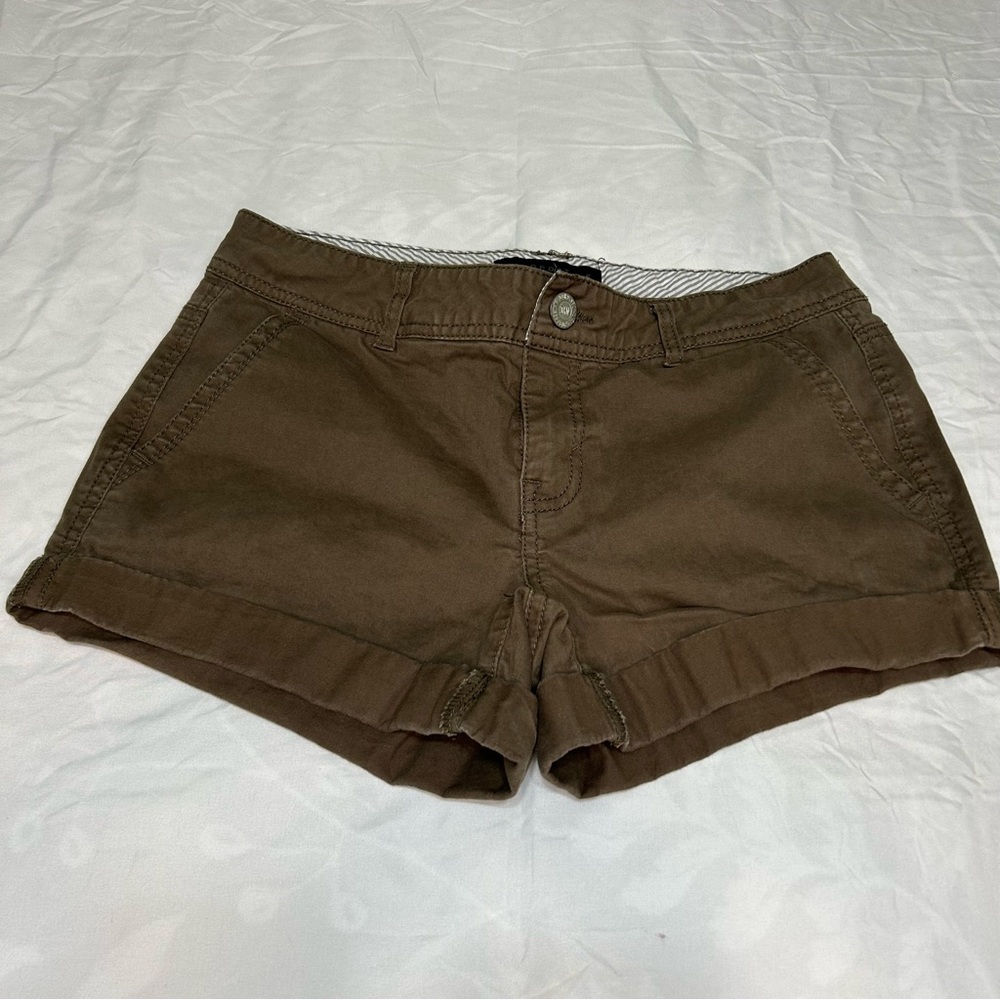 Aeropostale Shorts Women’s 2 Army Green Low Rise Cotton Casual Style Fit Cuffed